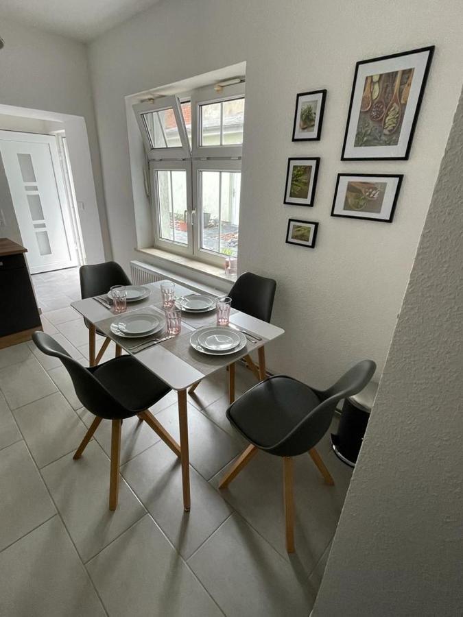 Modern Eingerichtet-Stadtnah-Ferienwohnung Mit Geschirrspueler Und Waschmaschine Friedland  Exterior foto